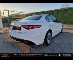 Alfa Romeo Giulia 2.2 Turbodiesel 210 CV AT8 AWD Q - 23