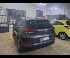 Hyundai Tucson 1.7 Crdi Xpossibile nav unico prop - 9