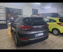 Hyundai Tucson 1.7 Crdi Xpossibile nav unico prop - 10