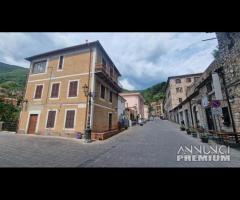 Piglio, in zona centrale palazzina