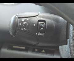 Peugeot 5008 1.6 HDi 112CV Access - 21