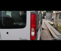 Ricambi Renault Trafic 2.0 D del 2007 - 12