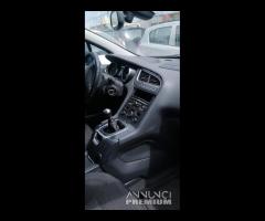 Ricambi Peugeot 5008 2.0 D del 2009 motore RHE - 16