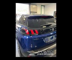 PEUGEOT 3008 BlueHDi 130 S&S EAT8 Business