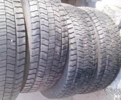 Gomme 315 80 22.5 motrice continental usate