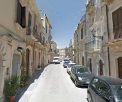 Stabile con terrazza da ristrutturare in Ortigia