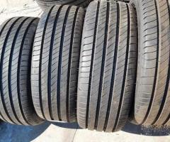 275 35 19 e 245 40 19 Michelin