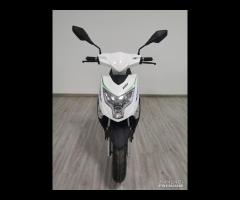 F17 BIANCO SCOOTER  L1e = 50cc DISPONIBILE - 1