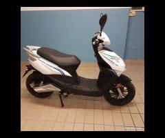 F17 BIANCO SCOOTER  L1e = 50cc DISPONIBILE - 8